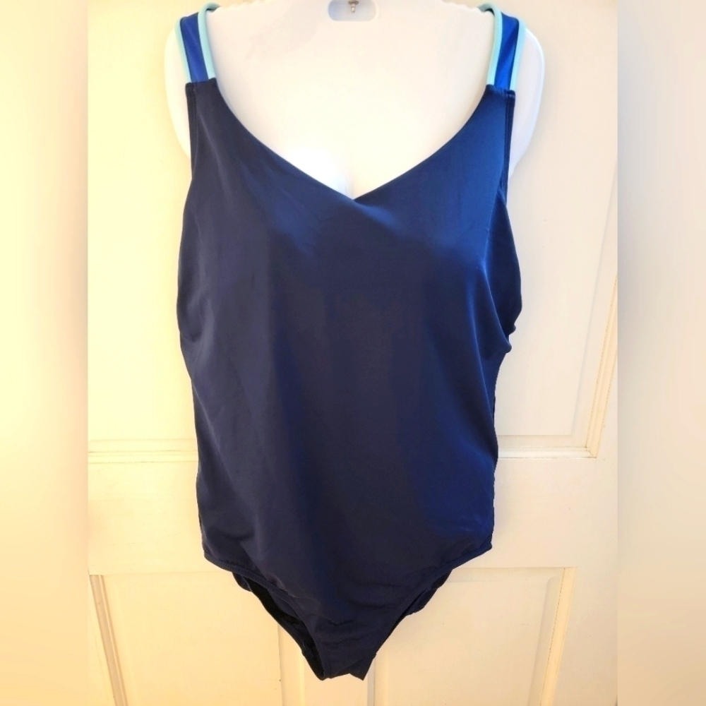 Lands' End Racer Back women's size 18 one piece swimsuit, built-in bra
